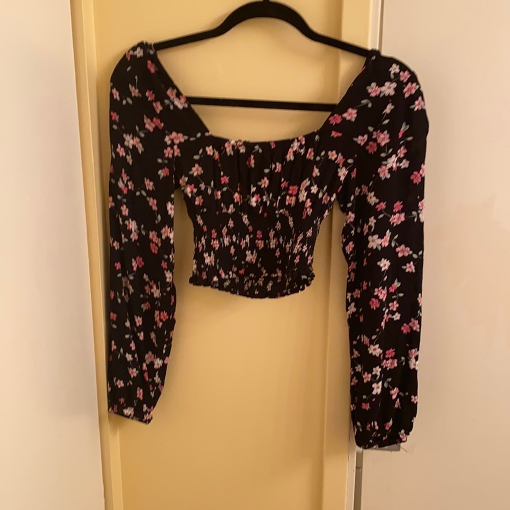 Black floral cropped blouse